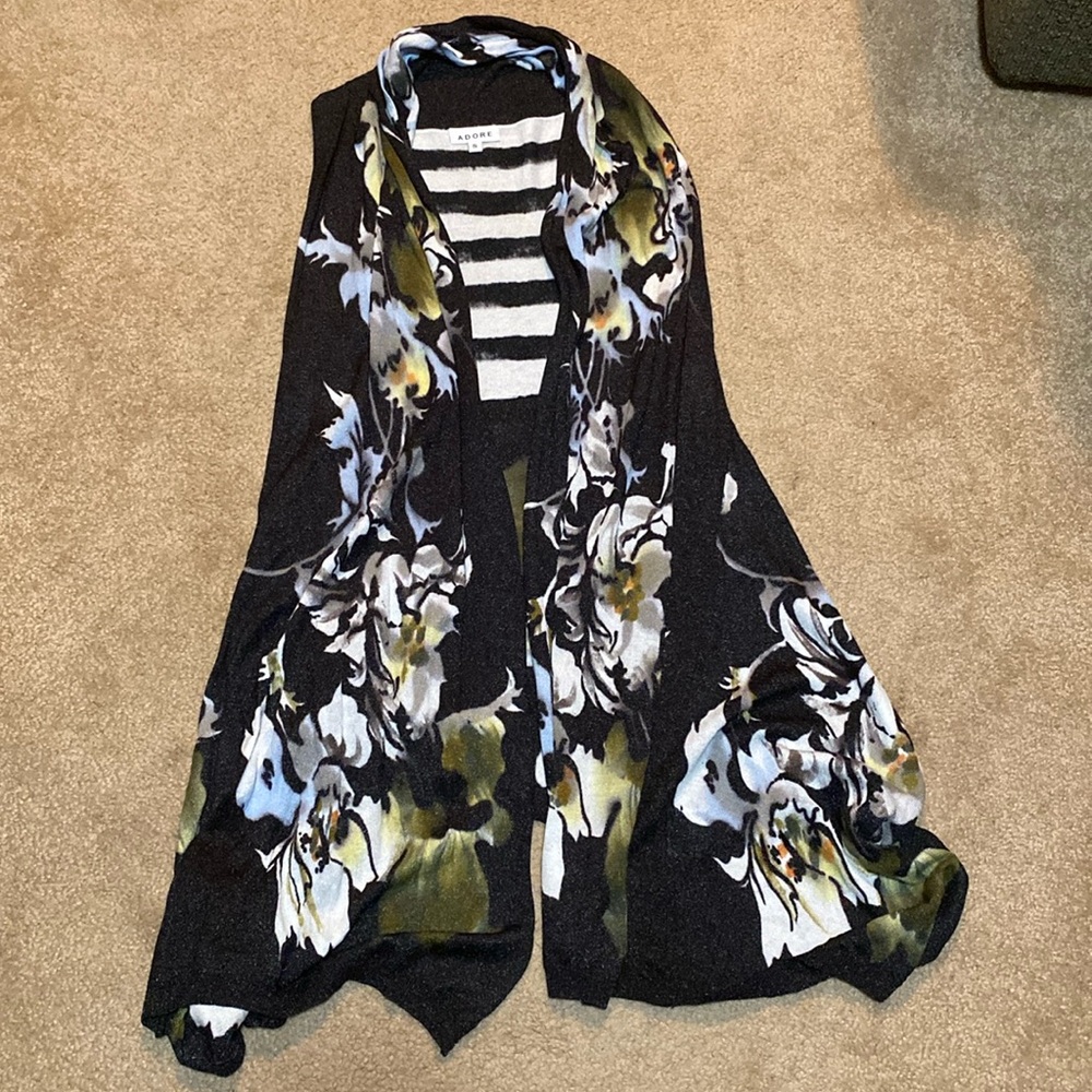 Adore sleeveless vest Size S